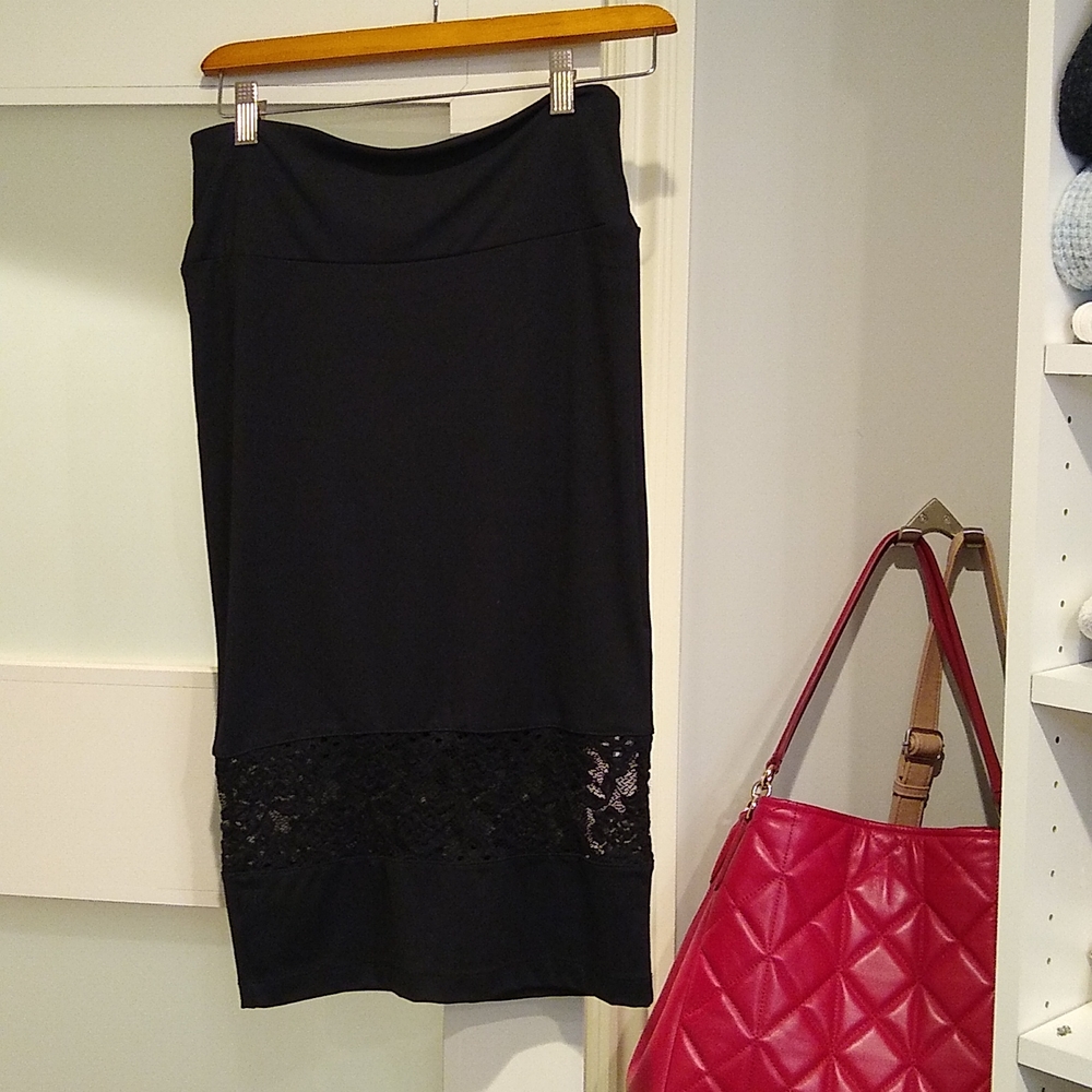 BEBE stretchy skirt